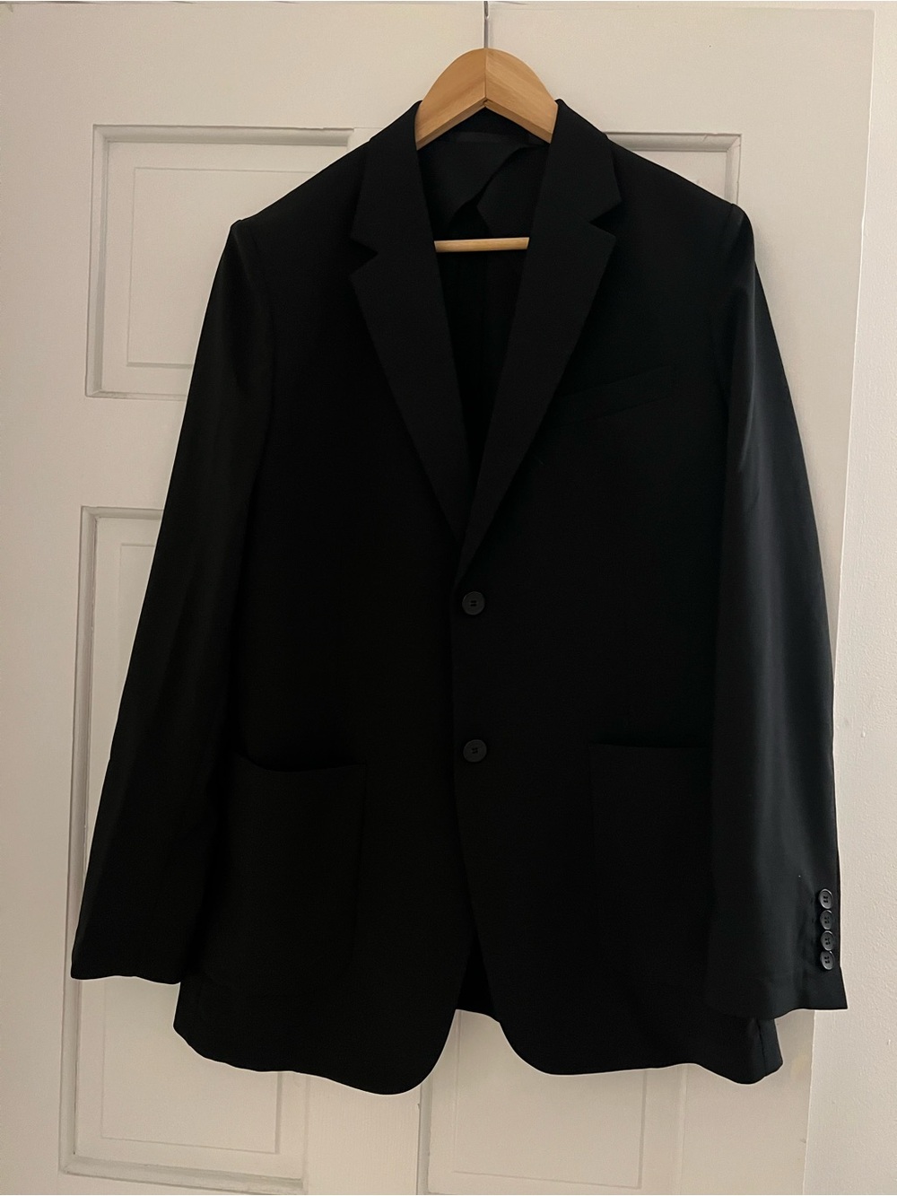 Women’s classic black blazer- Uniqlo